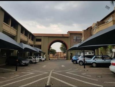 Apartment / Flat For Sale in Rooihuiskraal North, Centurion
