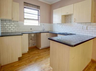 Apartment / Flat For Rent in Roosevelt Park, Johannesburg