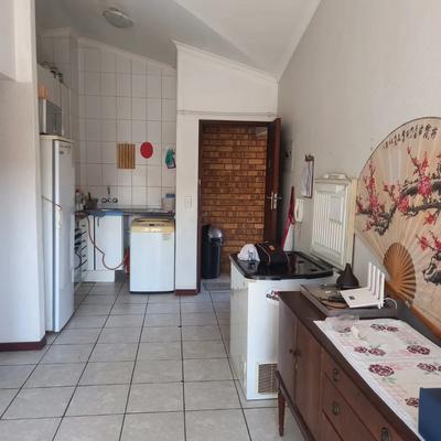 Apartment / Flat For Rent in Linden, Johannesburg