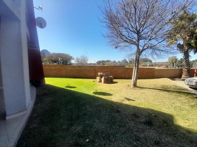 Apartment / Flat For Sale in Rooihuiskraal, Centurion