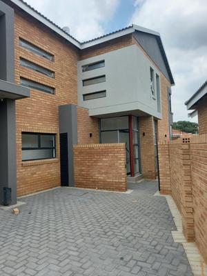 Duplex For Rent in Greenside, Johannesburg