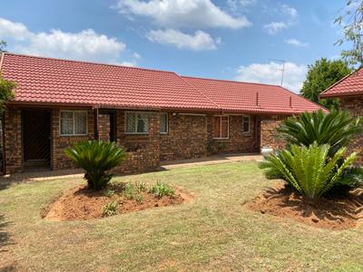 House For Sale in Heuweloord, Centurion