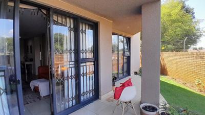 Apartment / Flat For Rent in Rooihuiskraal North, Centurion