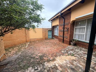 Simplex For Rent in Laudium, Centurion