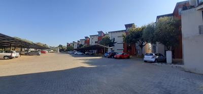 Apartment / Flat For Rent in Rooihuiskraal North, Centurion