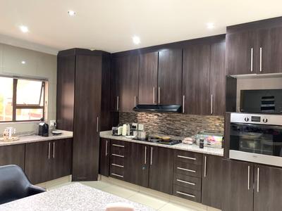 House For Rent in Stoneridge, Centurion