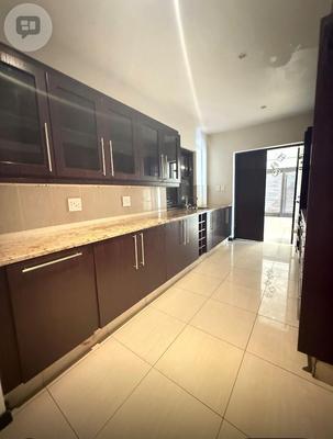 Townhouse For Sale in Northcliff, Johannesburg