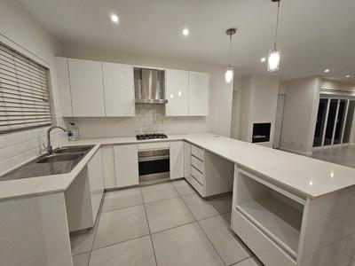 Duplex For Rent in Linden, Johannesburg